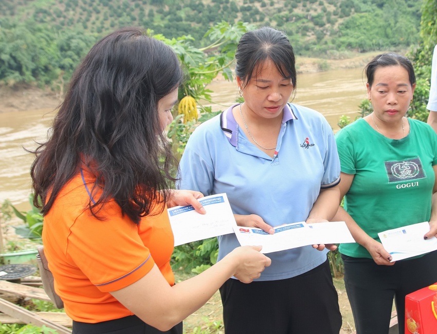 Nặng nghĩa tình người Dầu khí tại tỉnh Tuyên Quang khắc phục hậu quả do bão số 3 gây ra